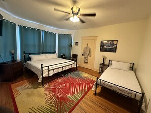 Bedroom #1 Large screen TV, walk in closet, lake & back yard view, on 2nd floor.