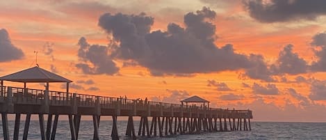 Sunrise @ Juno Pier...easy walking distance from the home.
