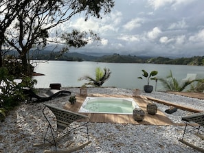 Bain à remous extérieur