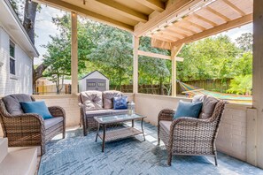 Covered Patio w/ Seating