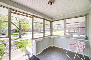 Screened-In Porch | Free WiFi