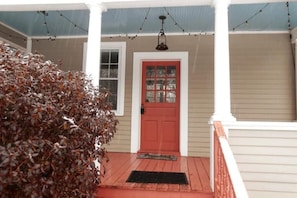 Side door/guest entrance, enters into the kitchen