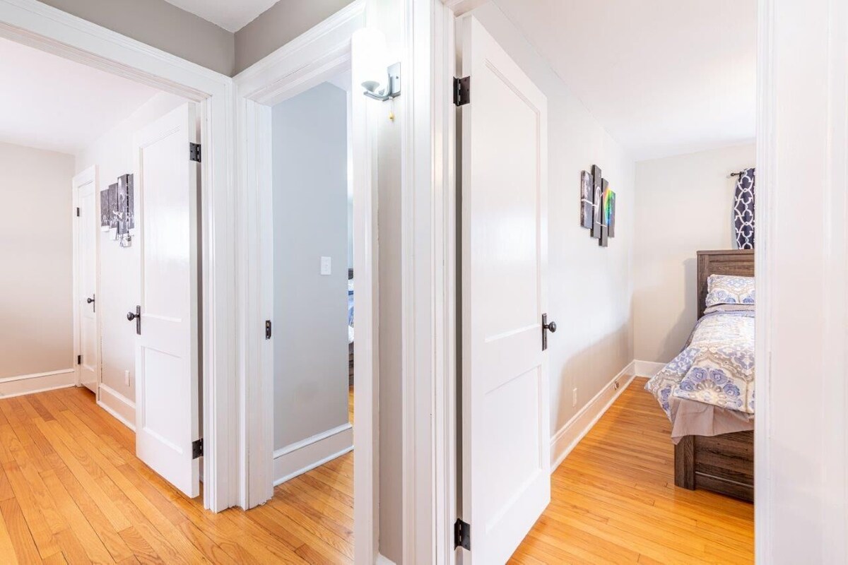 Cozy 3 br, 10min to Yale, 5min to beach & airport with Game room & pet friendly