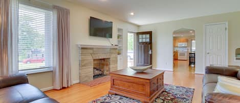 Williamstown Vacation Rental | 5BR | 2BA | Stairs Required | 2,600 Sq Ft