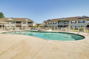 Community Pool | Hot Tub | Covered Picnic Area