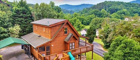 Smoky Mountain Cabin: Book now for family fun!