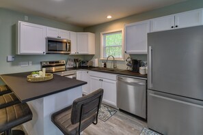 Kitchen | Trash Bags & Paper Towels Provided | Complimentary Spices