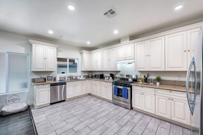 Full Size Kitchen stocked with all essentials