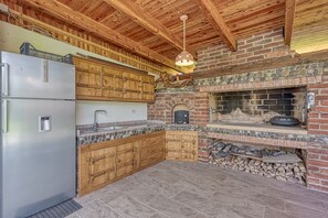 Outdoor kitchen