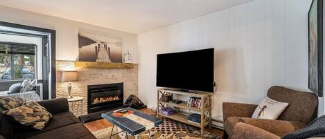 Spacious living area with Fireplace, Smart TV, and board games.  Fast Starlink internet for those that want it!