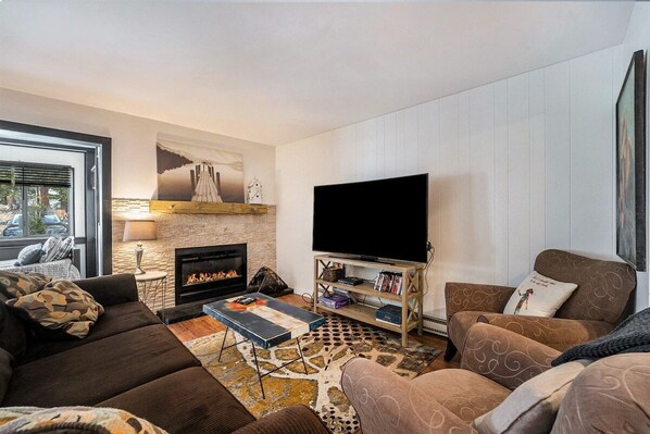 Spacious living area with Fireplace, Smart TV, and board games.  Fast Starlink internet for those that want it!