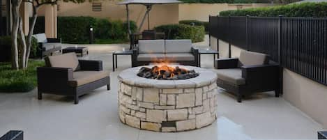 Outdoor firepit