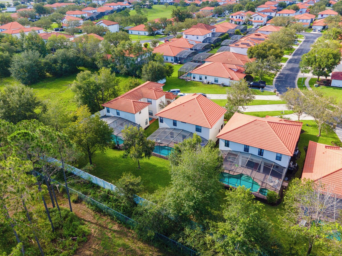 Affordable Luxury 4 BR Villa, Close to Disney & Orlando, Pool/Spa, Arcade Games.