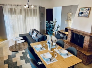 Open plan lounge, dining and kitchen