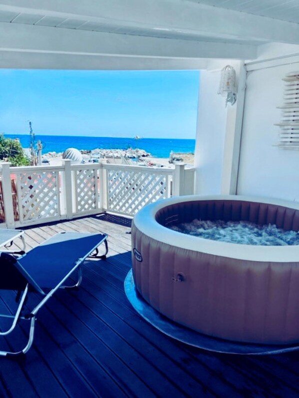 Balcony with hot tub