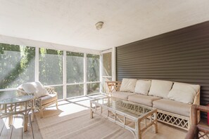 Enjoy the evening air of Harbor Country in the screen porch