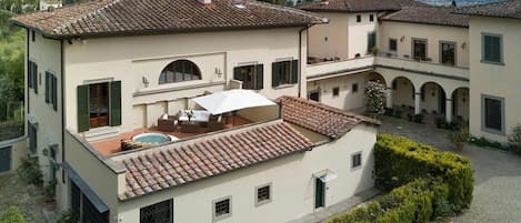 Amenities, Balcony / Terrace / Patio, Building Exterior, Garden, Outdoor, Pool, Spring, Summer