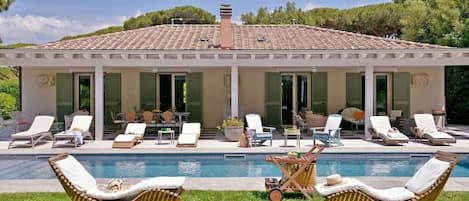 Activities, Amenities, Building Exterior, Facilities, Garden, Kitchen, Main Entrance, Outdoor, Pool, Room Detail, Spring, Summer