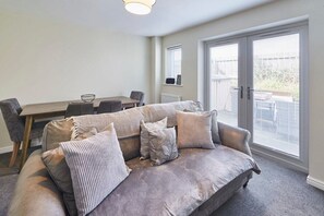 Town House, Seaham - Host & Stay