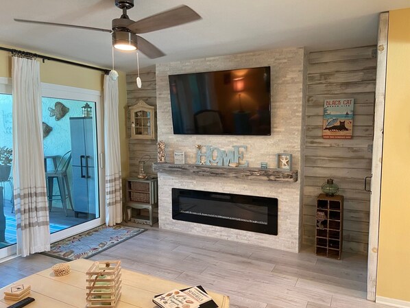 Living room

