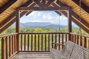 Amazing Views for those Relaxed Memories on the porch swing! - Amazing Views for those Relaxed Memories on the porch swing!