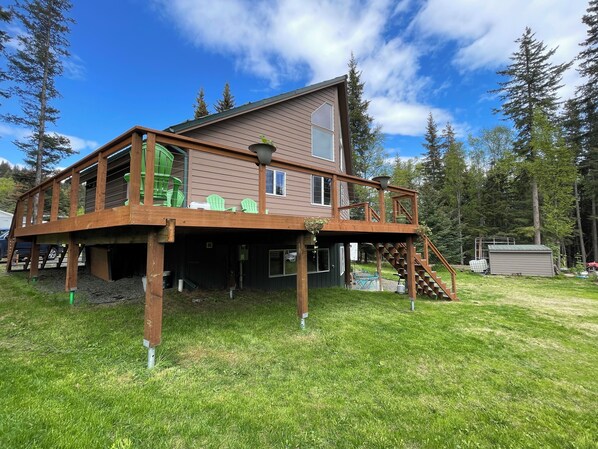 Guests large south facing deck. 