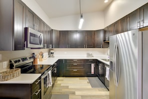 Kitchen | Single-Story Unit | Trash Bags & Paper Towels | Spices