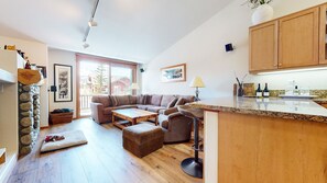 Home Decor, Furniture, Indoors, Living Room, Floor