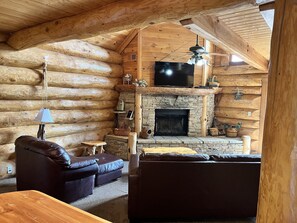 Indoors, Building, Furniture, Living Room, Room