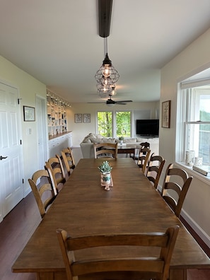 Dining room | Seats 8+