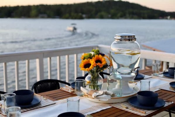 Outdoor dining