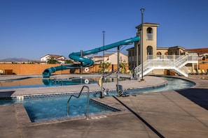 Pool, lazy river, 2 hot tubs, splash pads.