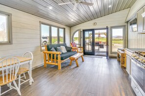 Living Room | Full Futon | Smart TV | Gas Log Fireplace