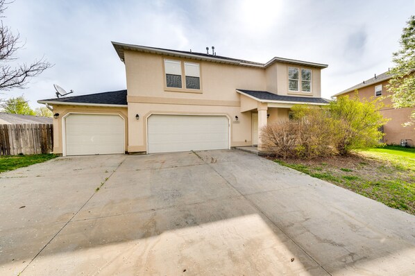 Nampa Vacation Rental | 4BR | 2.5BA | 2,522 Sq Ft | 2 Steps to Enter