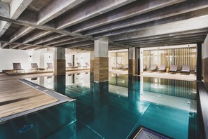 屋内 / 屋外プール