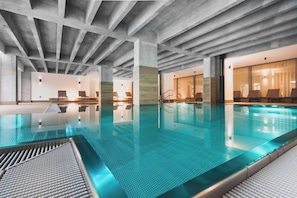Indoor/outdoor pool