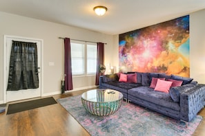Living Room | Flat-Screen TV | Fireplace