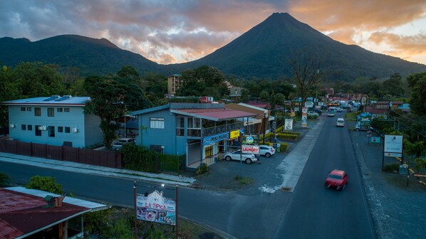 Vista frontal de la propiedad