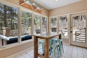 Eat in Kitchen area