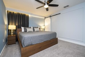 2nd Floor Master Suite (King Size Bed)