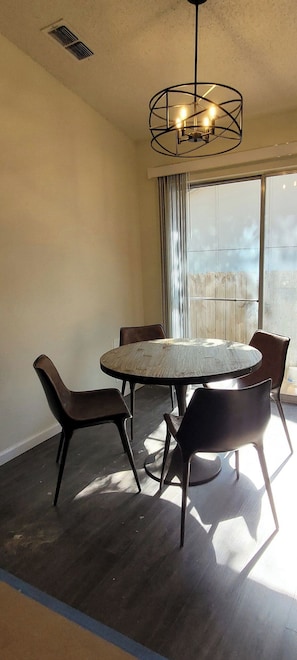 Dining area image 5