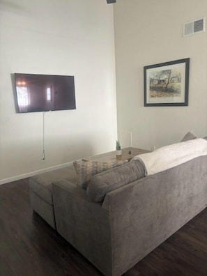 Living room image 4