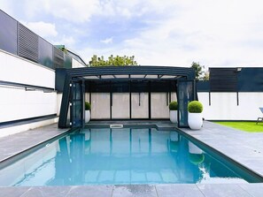 Piscine (6,5m x 4,20m) et terrasse