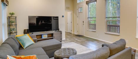 Hoodsport Vacation Rental | 2BR | 2BA | 1,140 Sq Ft | 5 Steps Required to Enter