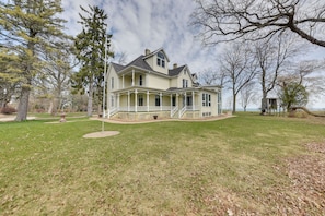 Exterior | 2.5-Acre Property | Lakefront