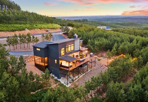 Elevate your stay with breathtaking views. A modern retreat perched among the treetops, designed for those who seek a luxurious escape.