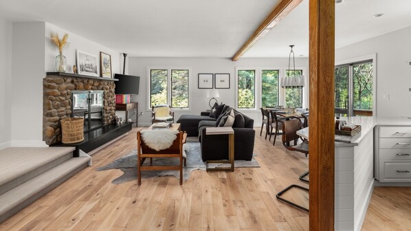 *Living room with comfortable seating and SmartTV