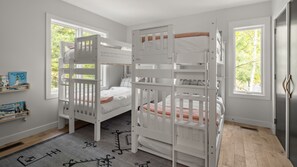 Kids bunk room sleeps 4