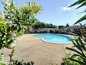 Très grande Piscine 
 160 cm de profondeur 
