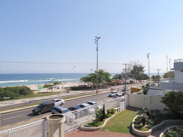 Balcony / Terrace,Street view,Sea view